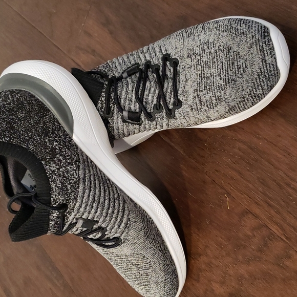 FoorJoy women's golf shoes - Picture 2 of 3